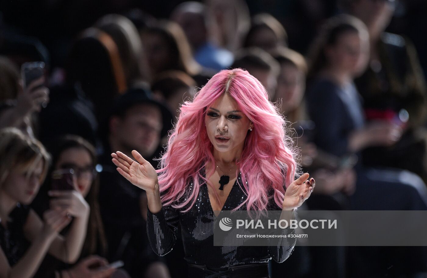 Mercedes-Benz Fashion Week Russia. Сезон Осень-Зима 2017-2018. День второй