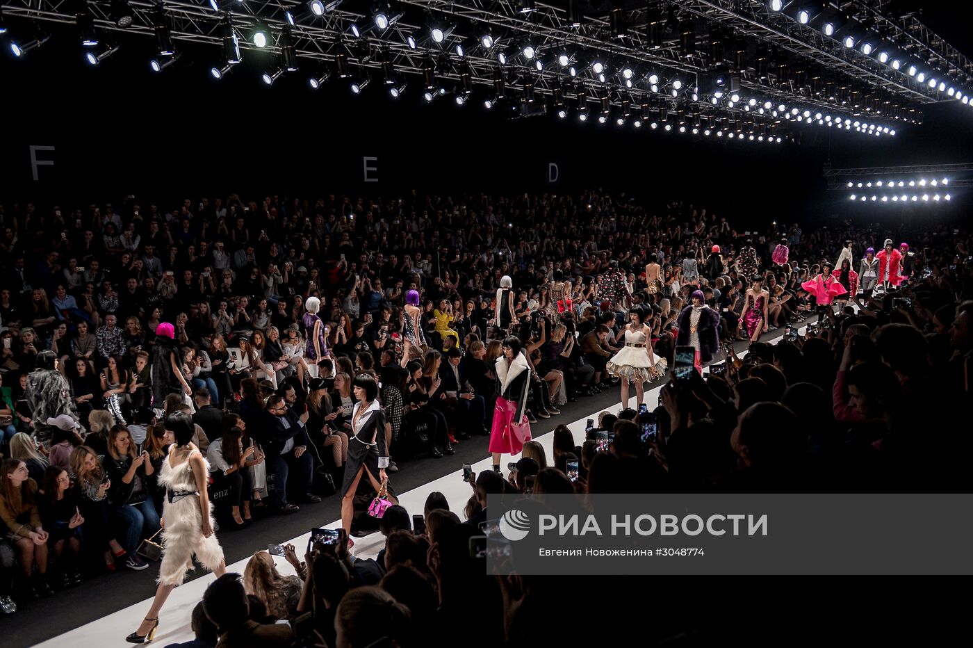 Mercedes-Benz Fashion Week Russia. Сезон Осень-Зима 2017-2018. День второй