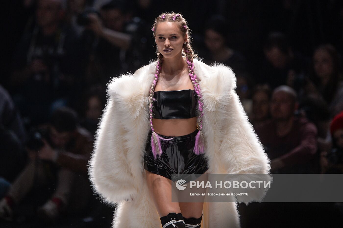 Mercedes-Benz Fashion Week Russia. Сезон Осень-Зима 2017-2018. День второй