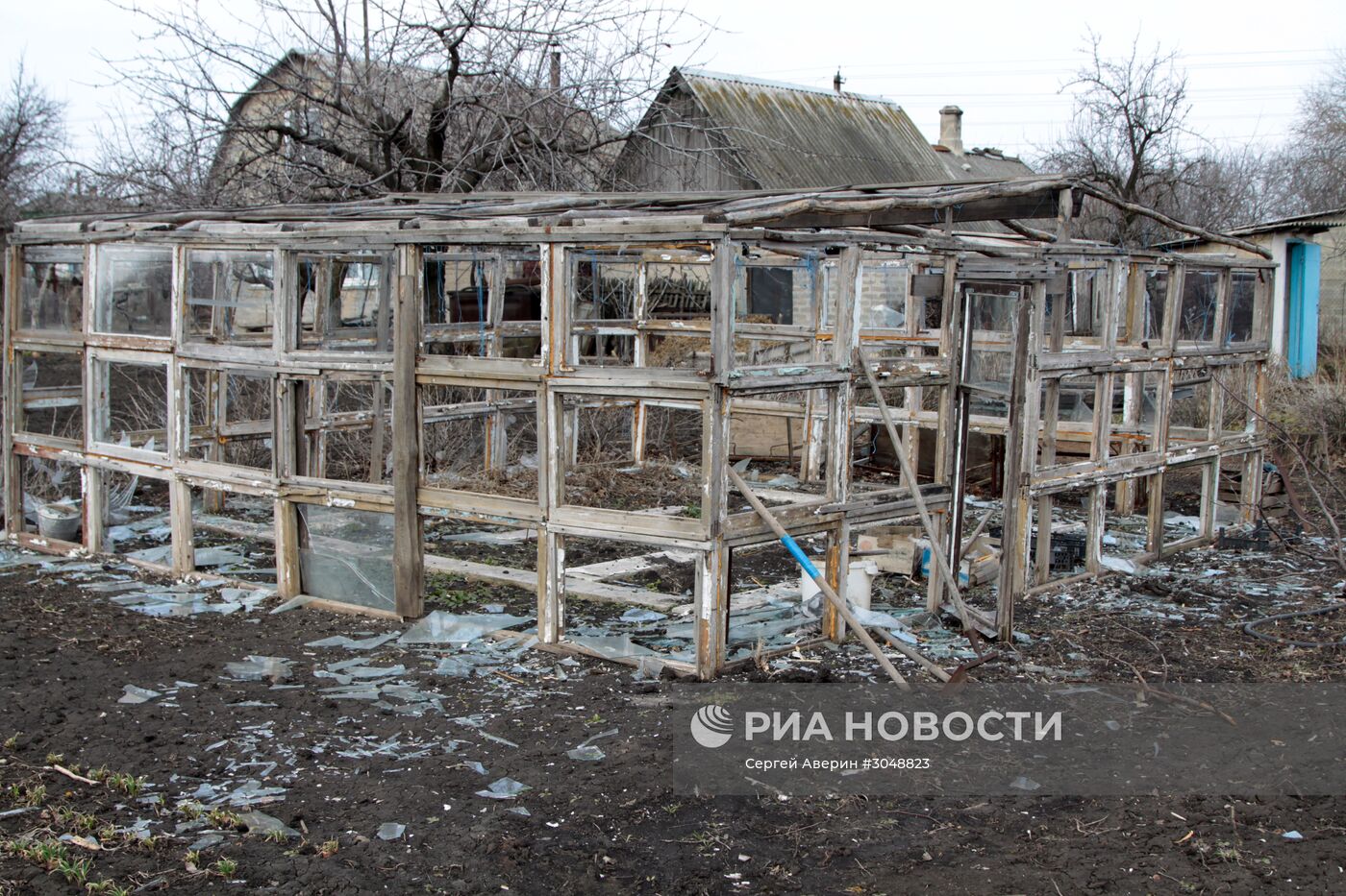 Последствия обстрелов в поселке Луганское Донецкой области