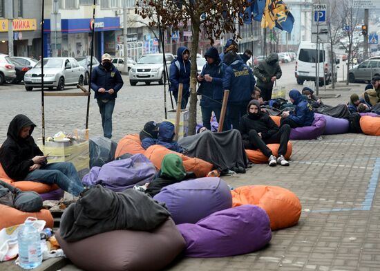 Акция украинских радикалов у здания Сбербанка в Киеве