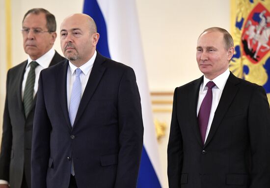 Президент РФ В. Путин принял верительные грамоты у 18 послов иностранных государств