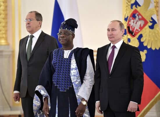 Президент РФ В. Путин принял верительные грамоты у 18 послов иностранных государств