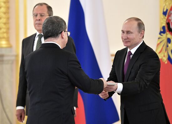 Президент РФ В. Путин принял верительные грамоты у 18 послов иностранных государств