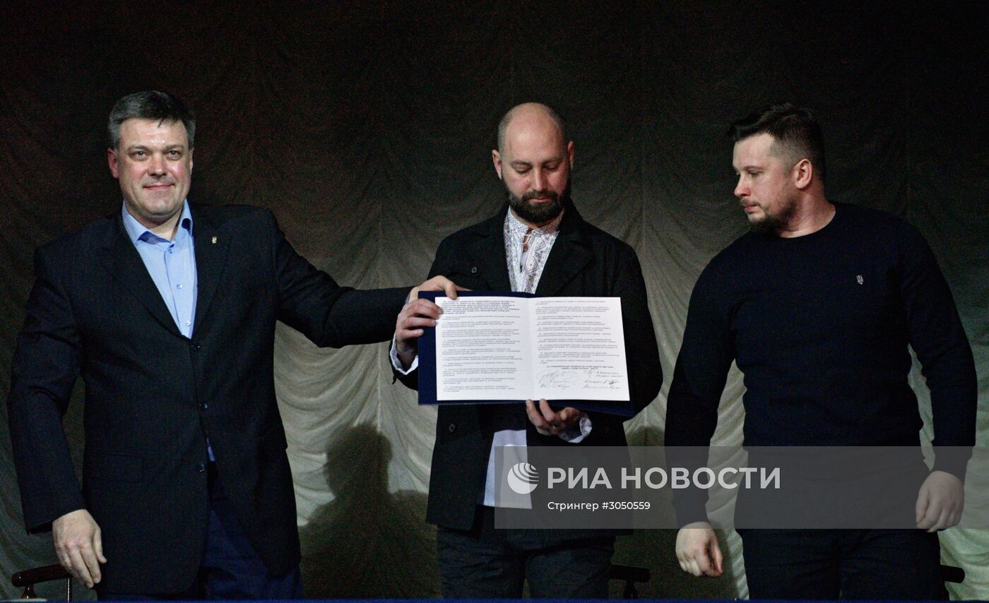 Подписание манифеста украинскими националистами в Киеве