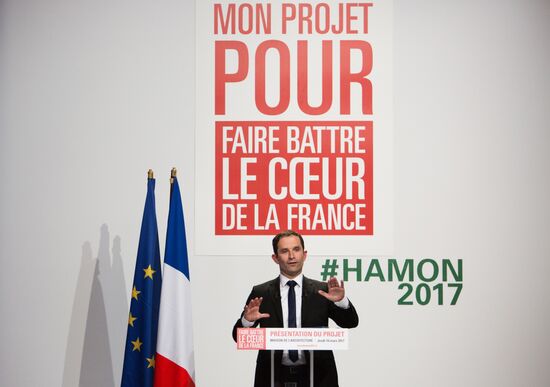 Предвыборное выступление Б. Амона в Париже