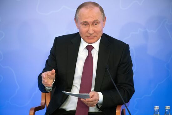 Президент РФ В. Путин принял участие в пленарном заседании съезда РСПП