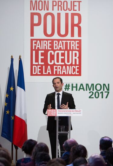 Предвыборное выступление Б. Амона в Париже