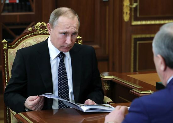 Президент РФ В. Путин встретился с губернатором Саратовской области В. Радаевым