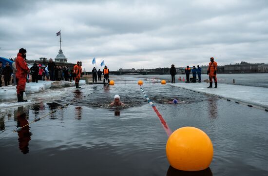 Фестиваль зимнего плавания в Санкт-Петербурге