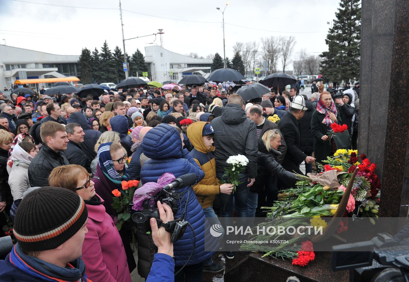 Открытие памятника жертвам авиакатастрофы самолета Boeing 737