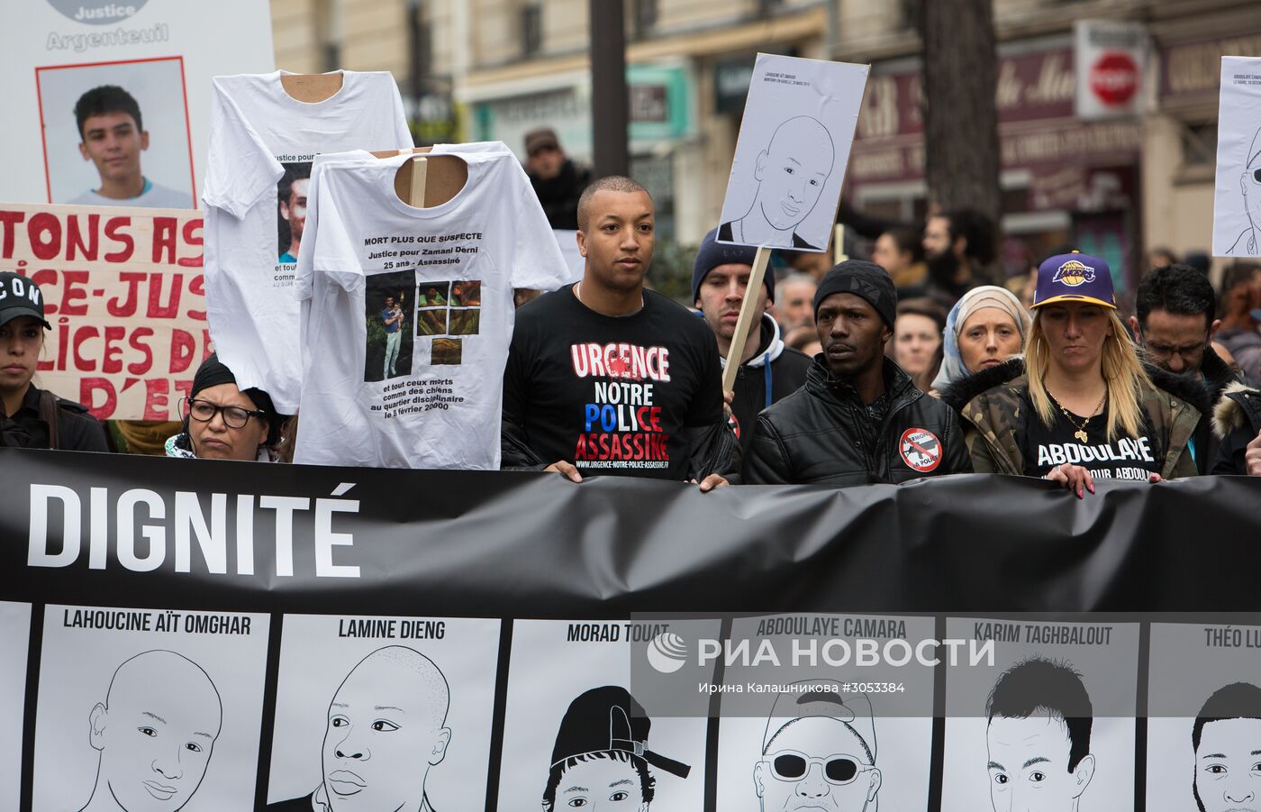 Марш граждан в Париже против насилия со стороны полиции и расизма