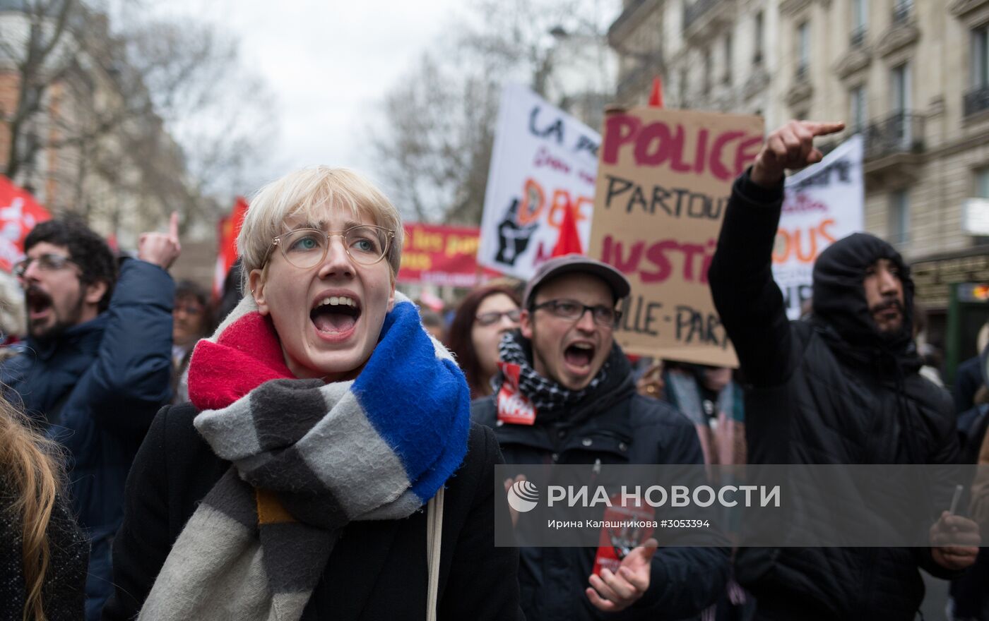 Марш граждан в Париже против насилия со стороны полиции и расизма