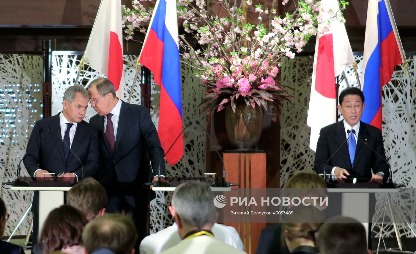 Визит главы МИД РФ С. Лаврова и министра обороны РФ С. Шойгу в Японию