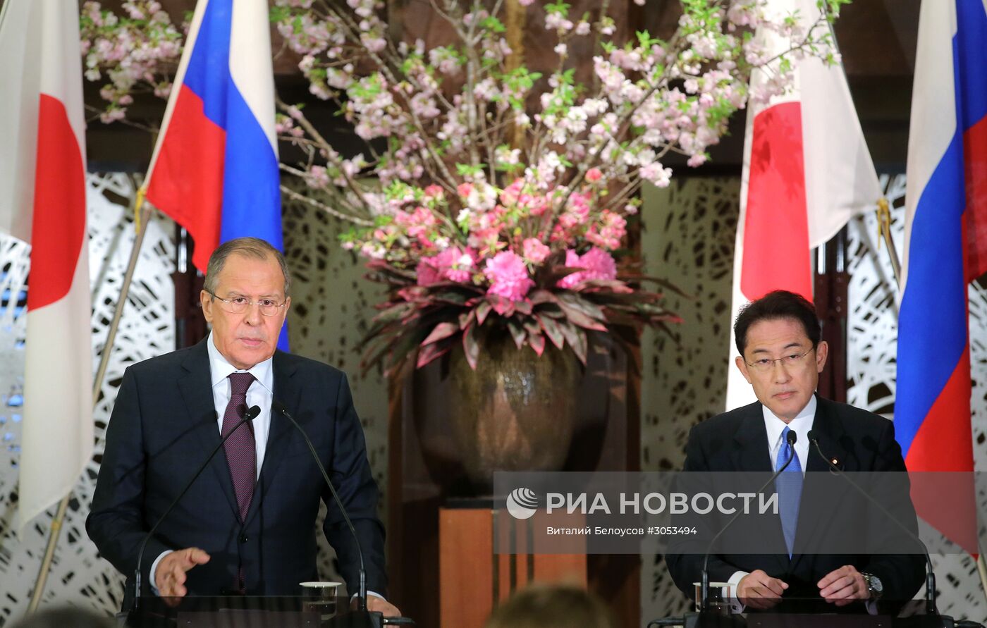 Визит главы МИД РФ С. Лаврова и министра обороны РФ С. Шойгу в Японию