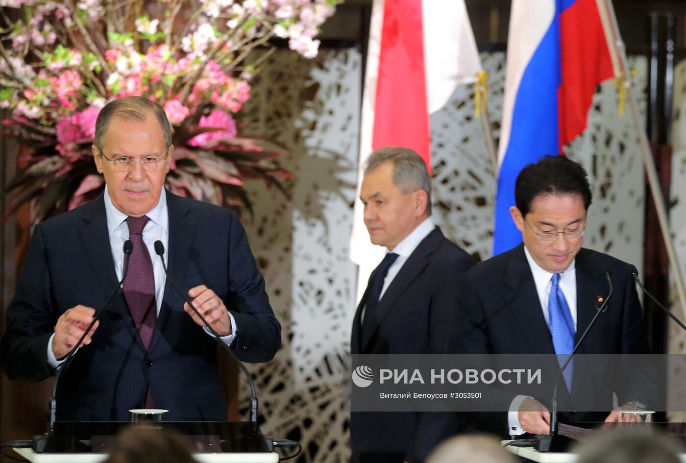Визит главы МИД РФ С. Лаврова и министра обороны РФ С. Шойгу в Японию