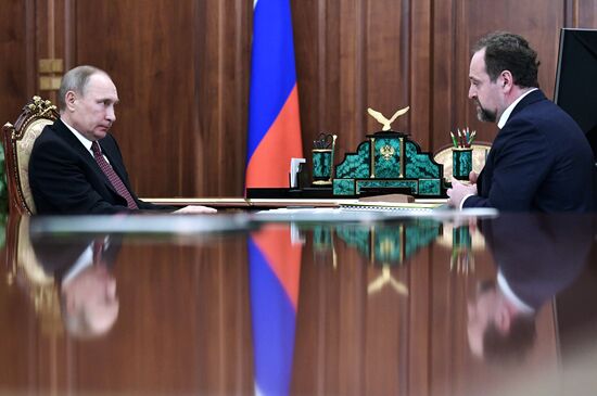 Президент РФ В. Путин встретился с министром природных ресурсов и экологии С. Донским
