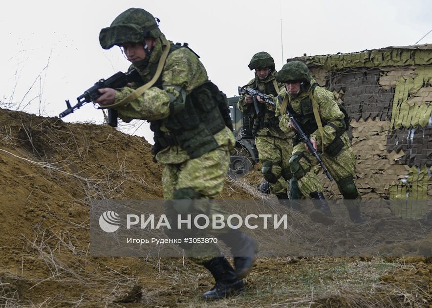 Учения ВДВ, ВКС и Черноморского флота начались в Крыму