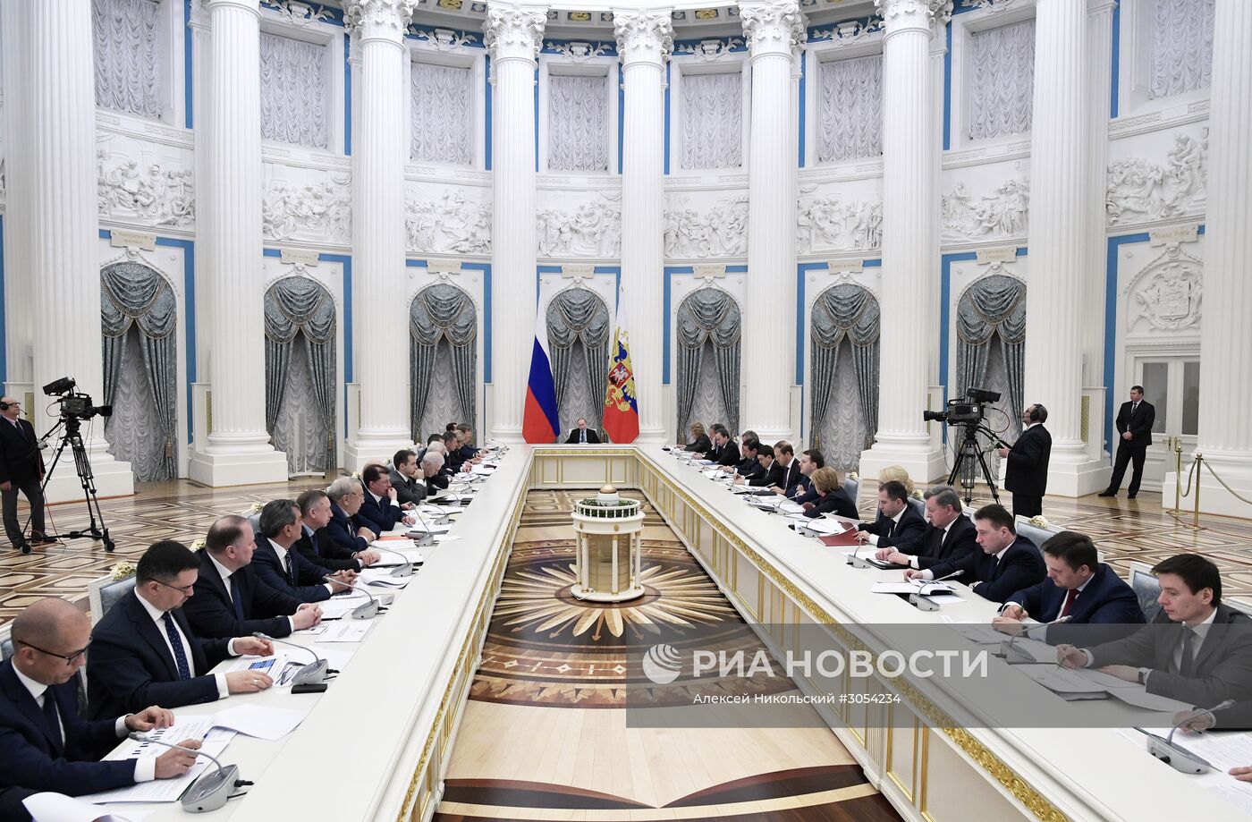 Президент РФ В. Путин провел заседание Совета по стратегическому развитию и приоритетным проектам