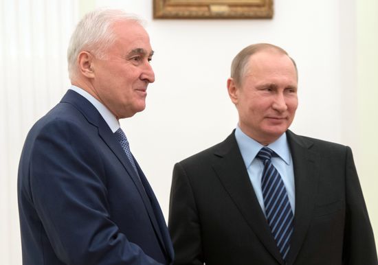 Президент РФ В. Путин встретился с президентом Южной Осетии Л. Тибиловым