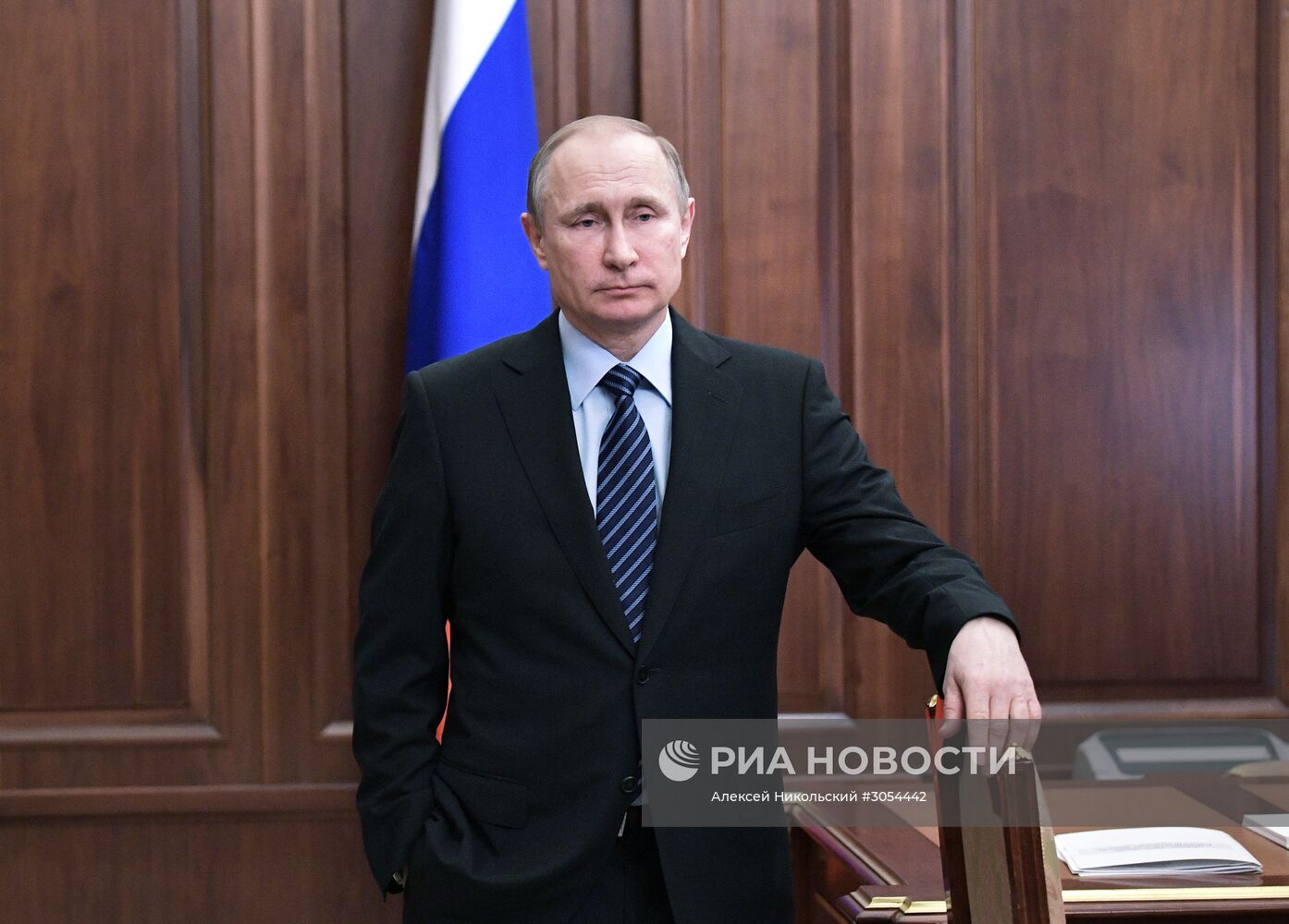 Президент РФ В. Путин встретился с исполнительным секретарем СНГ С. Лебедевым
