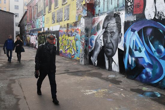 Граффити с портретом главы МИД РФ С. Лаврова появилось в Москве