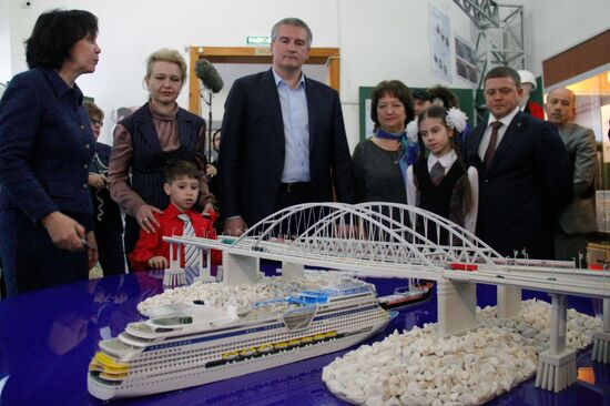 Открытие выставки "Крымский мост. Фантастическая реальность" в Керчи