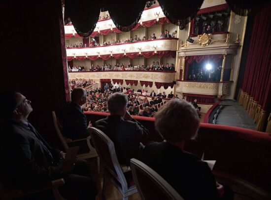 Президент РФ В. Путин посетил Малый театр