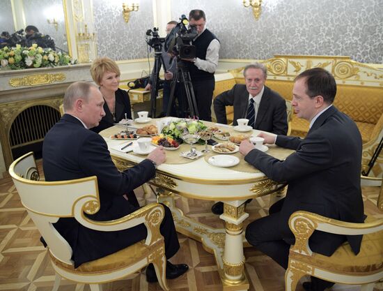 Президент РФ В. Путин посетил Малый театр