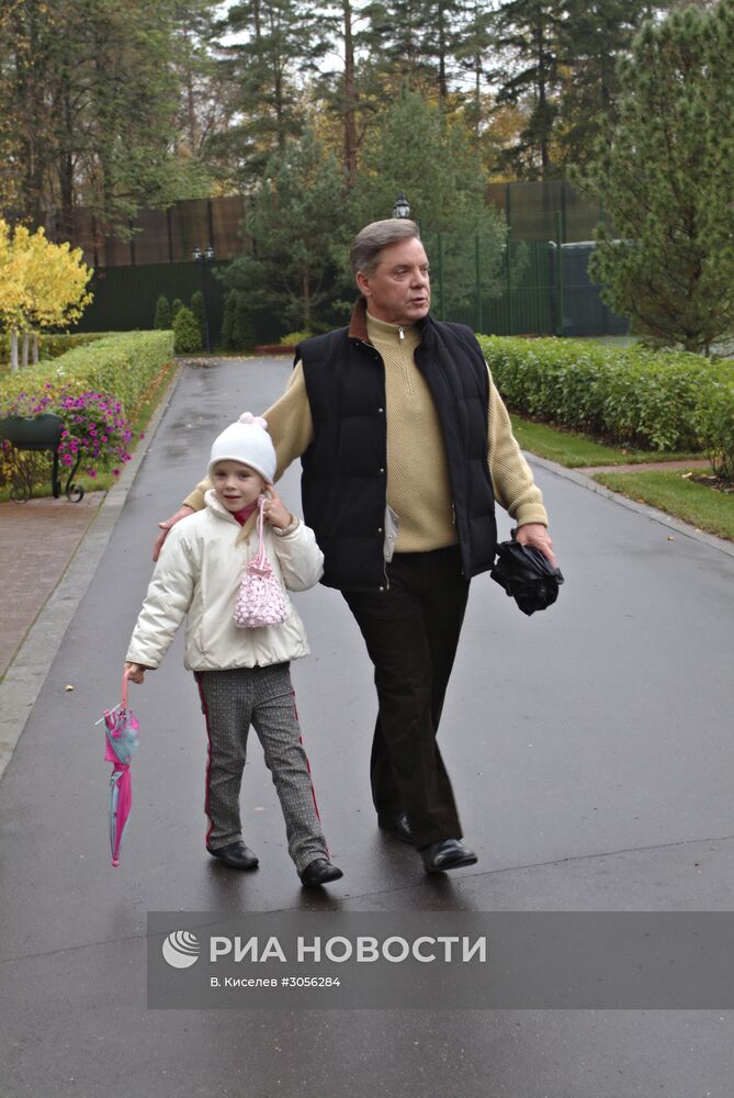 Губернатор Московской области Б. Громов с дочерью