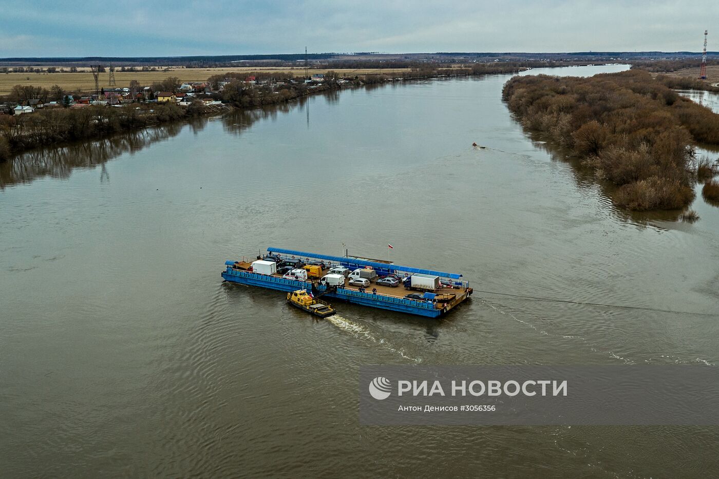 Паромная переправа через реку Ока в Московской области | РИА Новости  Медиабанк