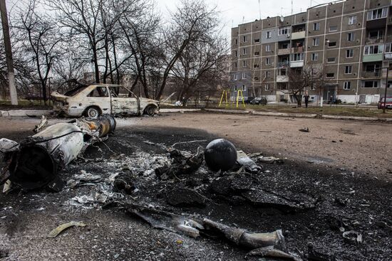 Последствия пожара на складе боеприпасов в Харьковской области