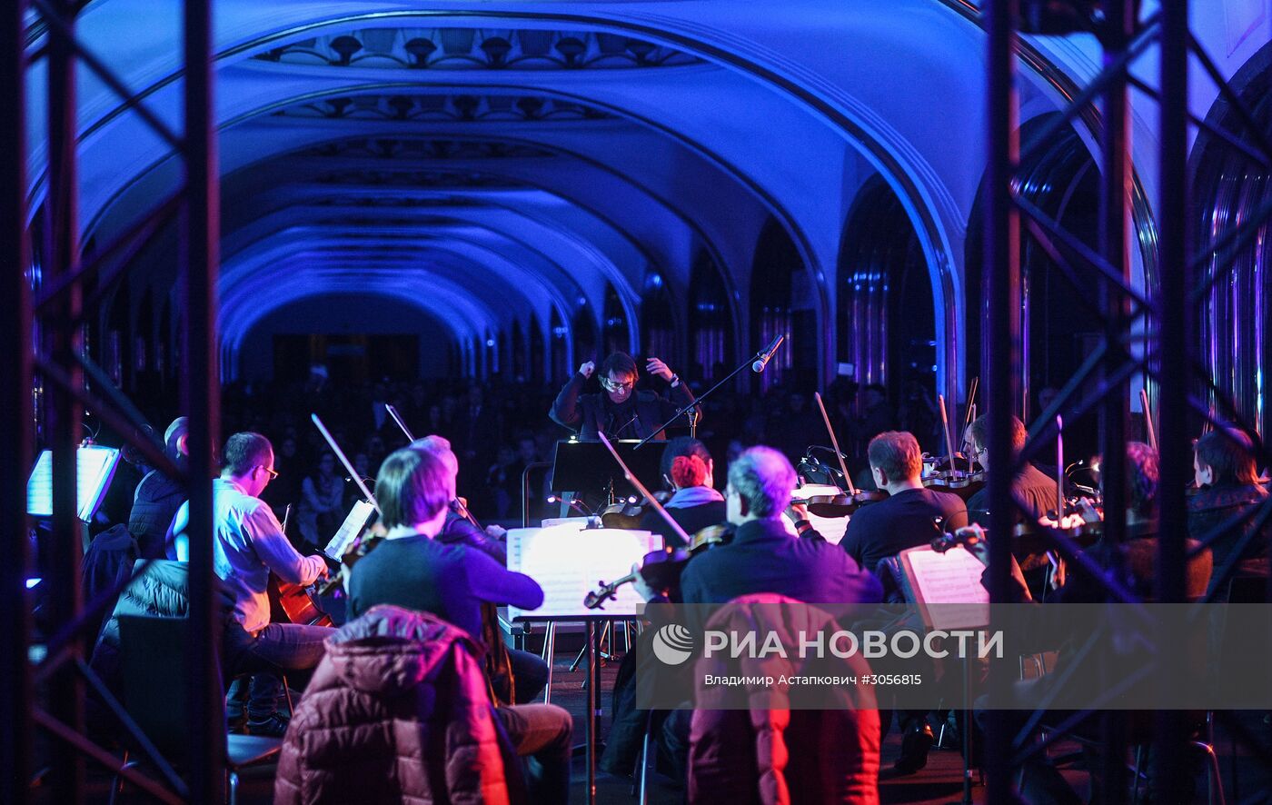 Ночной концерт "К Оттепели" в Московском метро