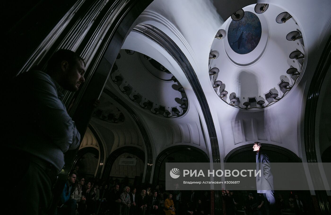 Ночной концерт "К Оттепели" в Московском метро