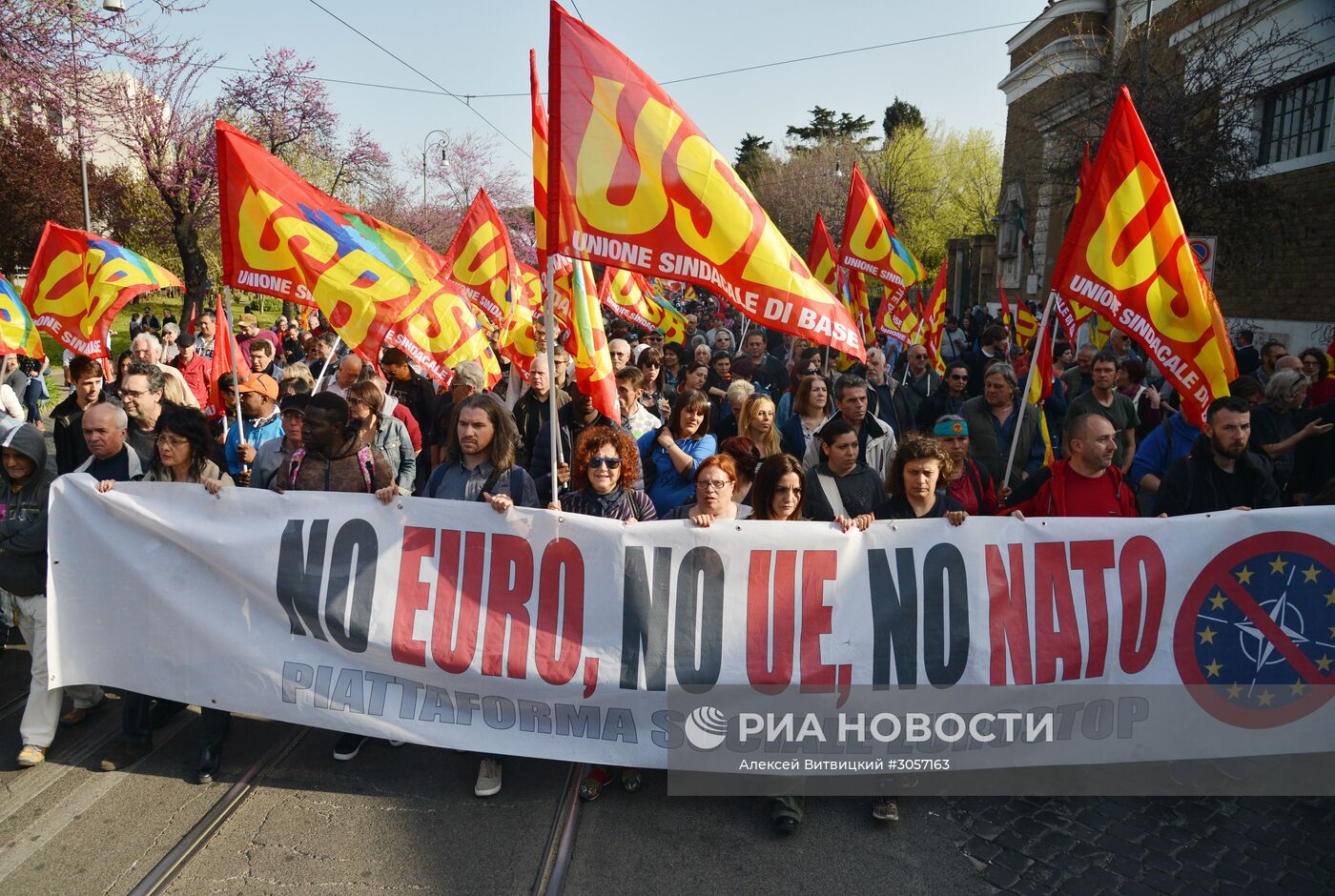 Митинг против ЕС в Риме