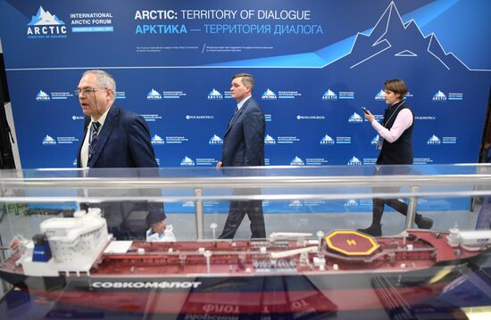 Международный арктический форум "Арктика - территория диалога". День первый