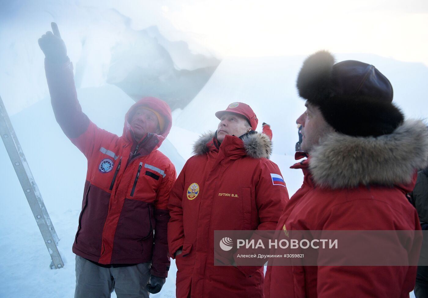 Рабочая поездка президента РФ В. Путина и премьер-министра РФ Д. Медведева в Северо-Западный федеральный округ