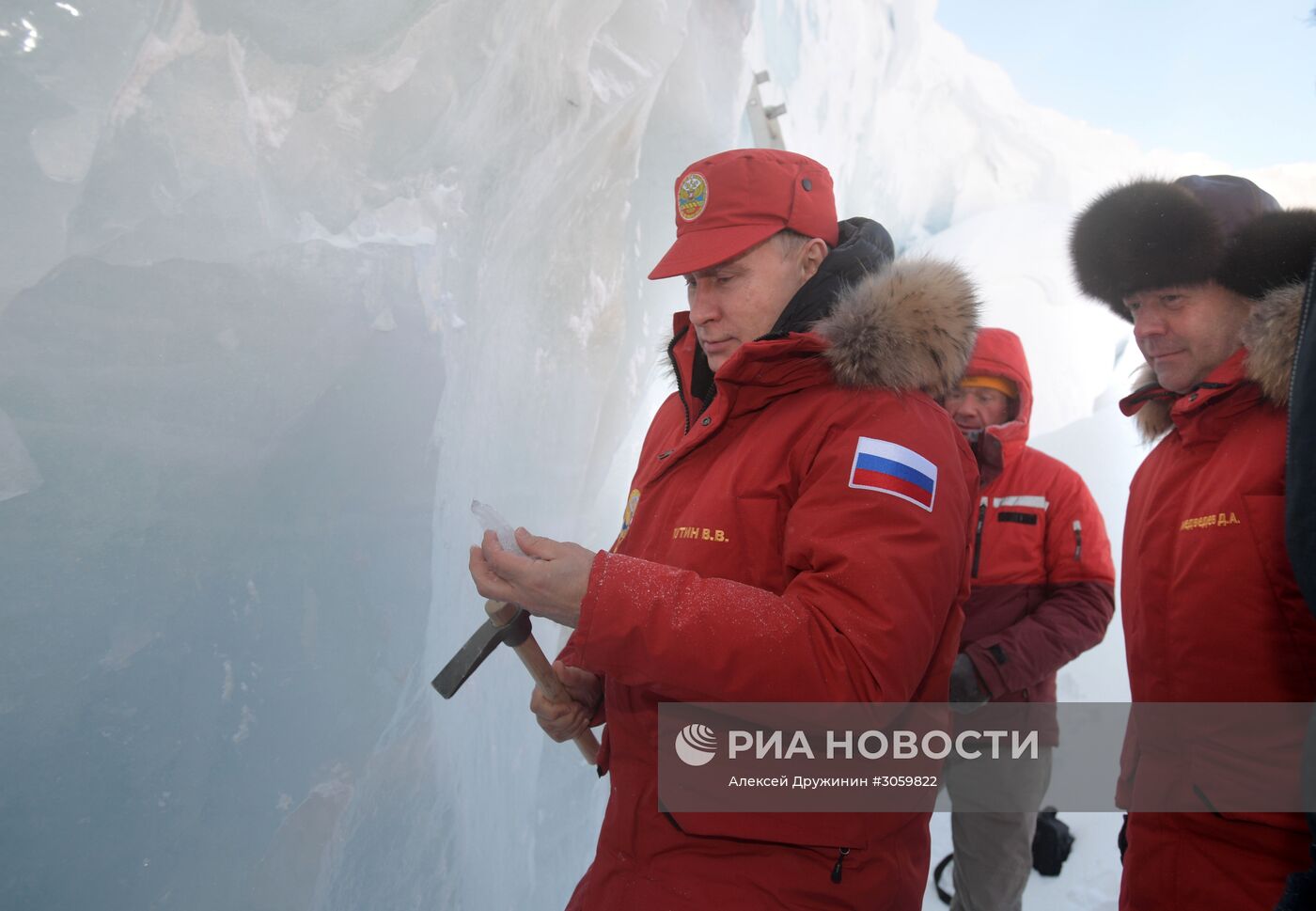 Рабочая поездка президента РФ В. Путина и премьер-министра РФ Д. Медведева в Северо-Западный федеральный округ