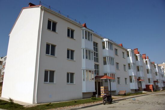 Переселенцы из зоны строительства Керченского моста переезжают в новые дома