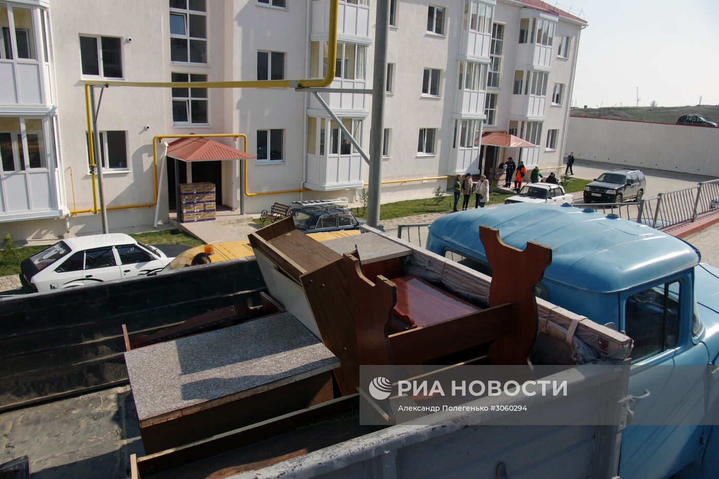 Переселенцы из зоны строительства Керченского моста переезжают в новые дома