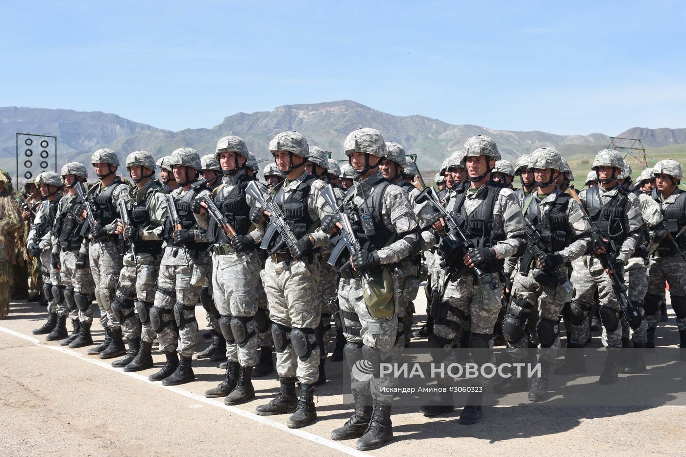 Российско-таджикские военные учения в Хатлонской области