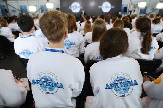Международный арктический форум "Арктика - территория диалога". День второй