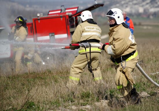 Учения по ликвидации крупного лесного пожара в Севастополе