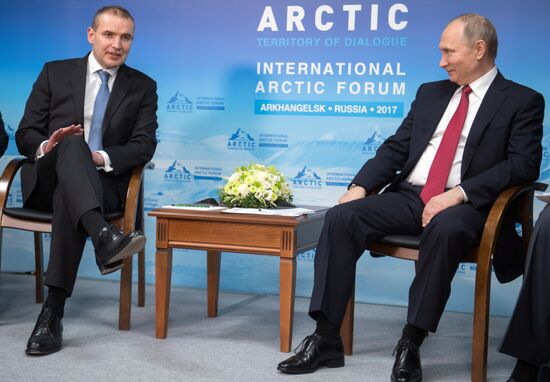 Беседа президента РФ В. Путина с президентом Исландии Гудни Йоханнессоном