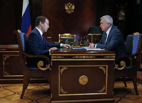 Премьер-министр РФ Д. Медведев встретился с президентом ПАО "Лукойл" В. Алекперовым