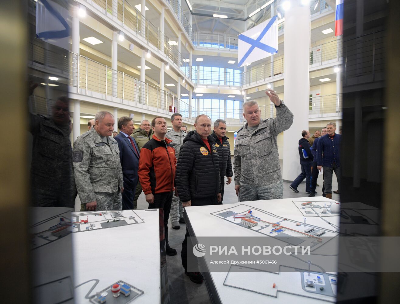 Рабочая поездка президента РФ В. Путина и премьер-министра РФ Д. Медведева в Северо-Западный федеральный округ