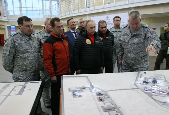 Рабочая поездка президента РФ В. Путина и премьер-министра РФ Д. Медведева в Северо-Западный федеральный округ