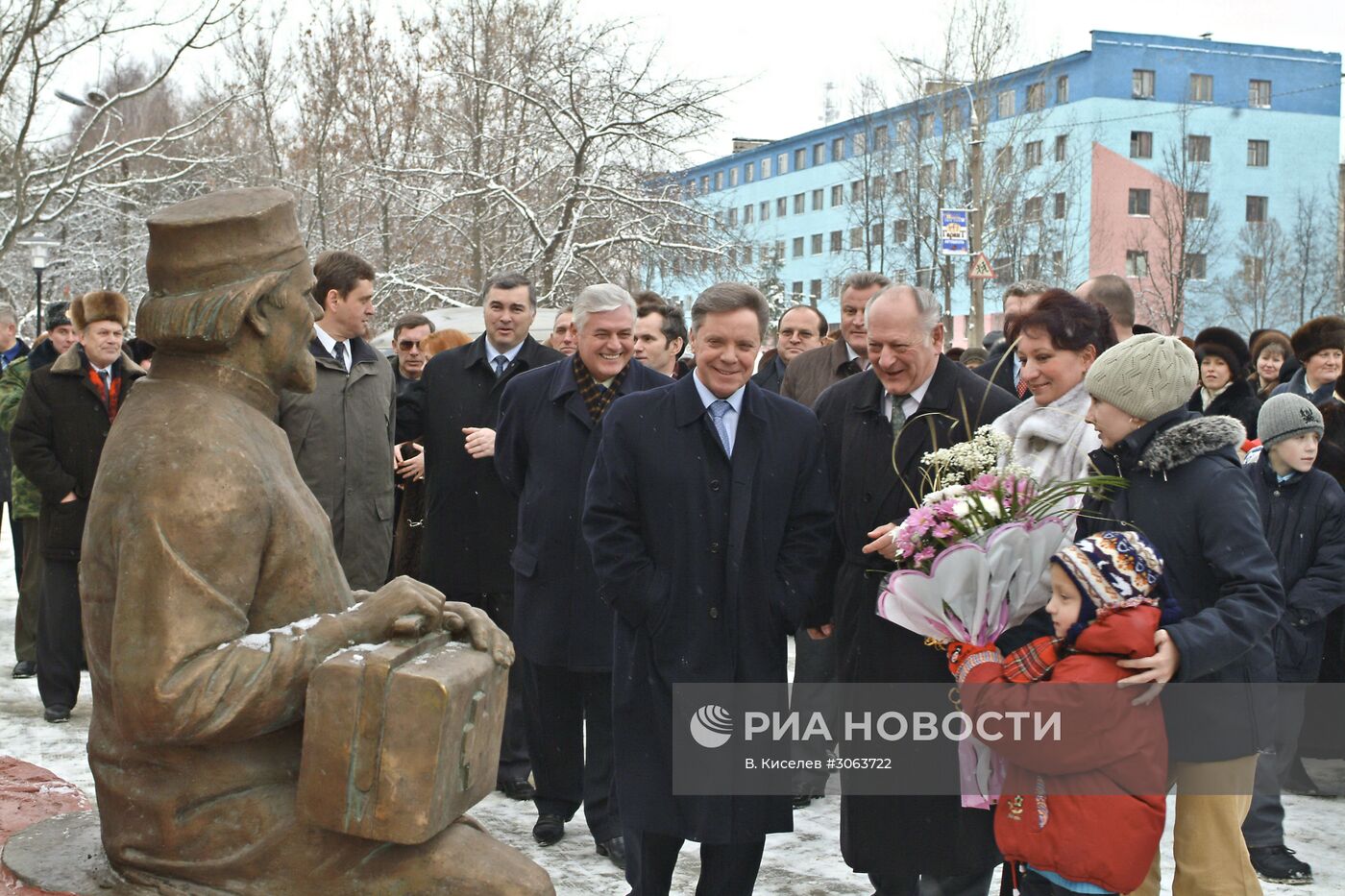 Б.Громов на открытии поликлиники в Луховицах