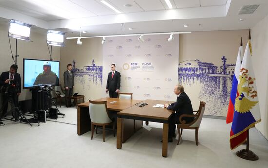 Рабочая поездка президента РФ В. Путина в Северо-Запалный федеральный округ