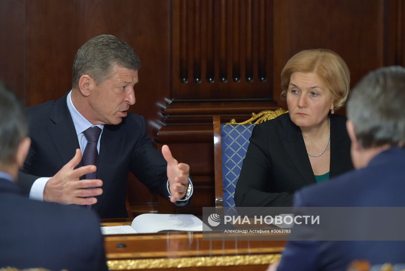 Премьер-министр РФ Д. Медведев провел совещание с вице-премьерами РФ